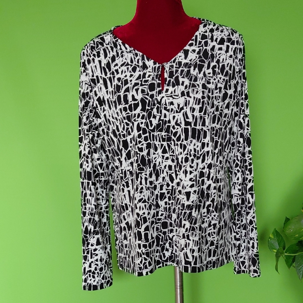 Tahari Black and White Abstract Blouse, Sz. Lg. NWT